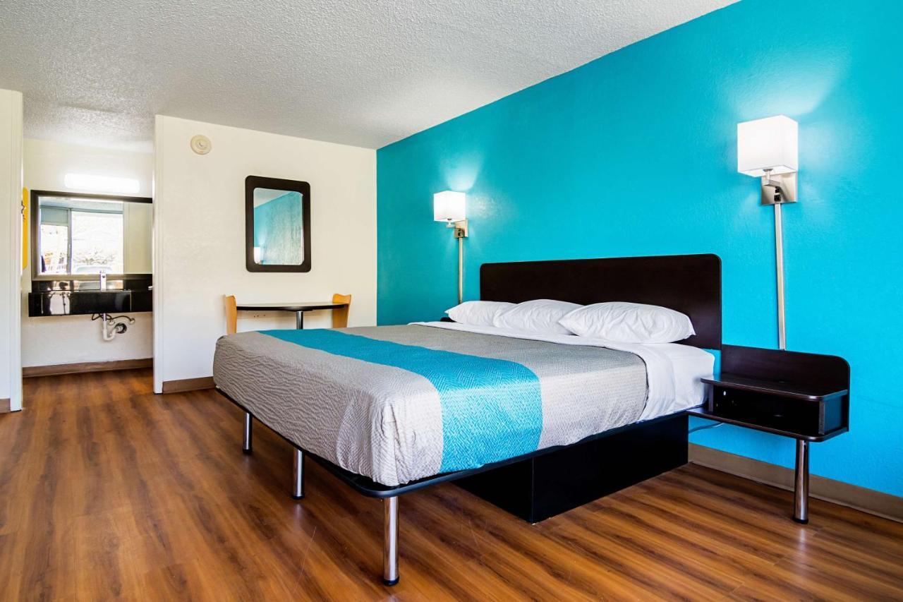 אשבורו Econo Lodge מראה חיצוני תמונה