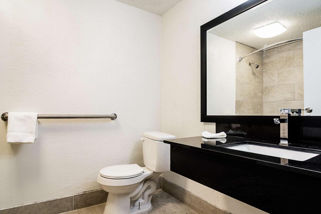 אשבורו Econo Lodge מראה חיצוני תמונה