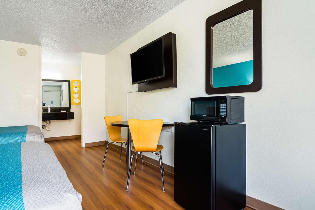 אשבורו Econo Lodge מראה חיצוני תמונה