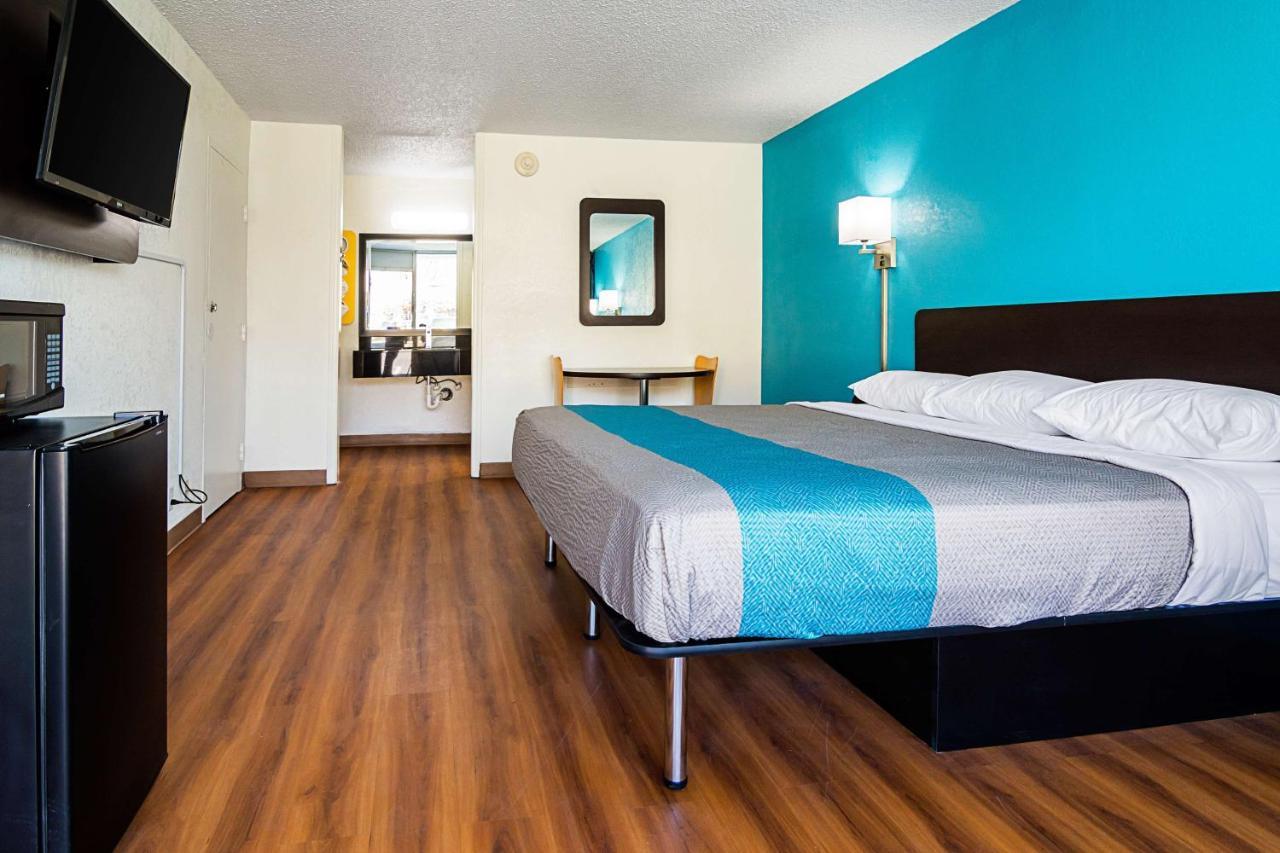 אשבורו Econo Lodge מראה חיצוני תמונה